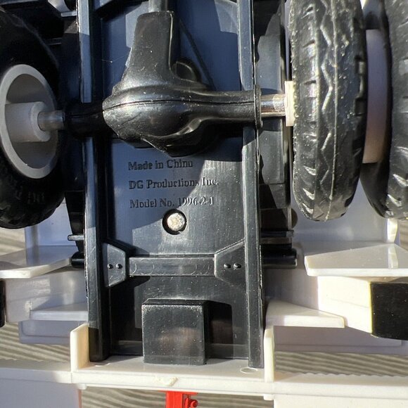 11" DG PRODUCTIONS -1996-2-1 Eastern Illini Elec. Pole Setter Auger Digger Truck - Picture 14 of 16